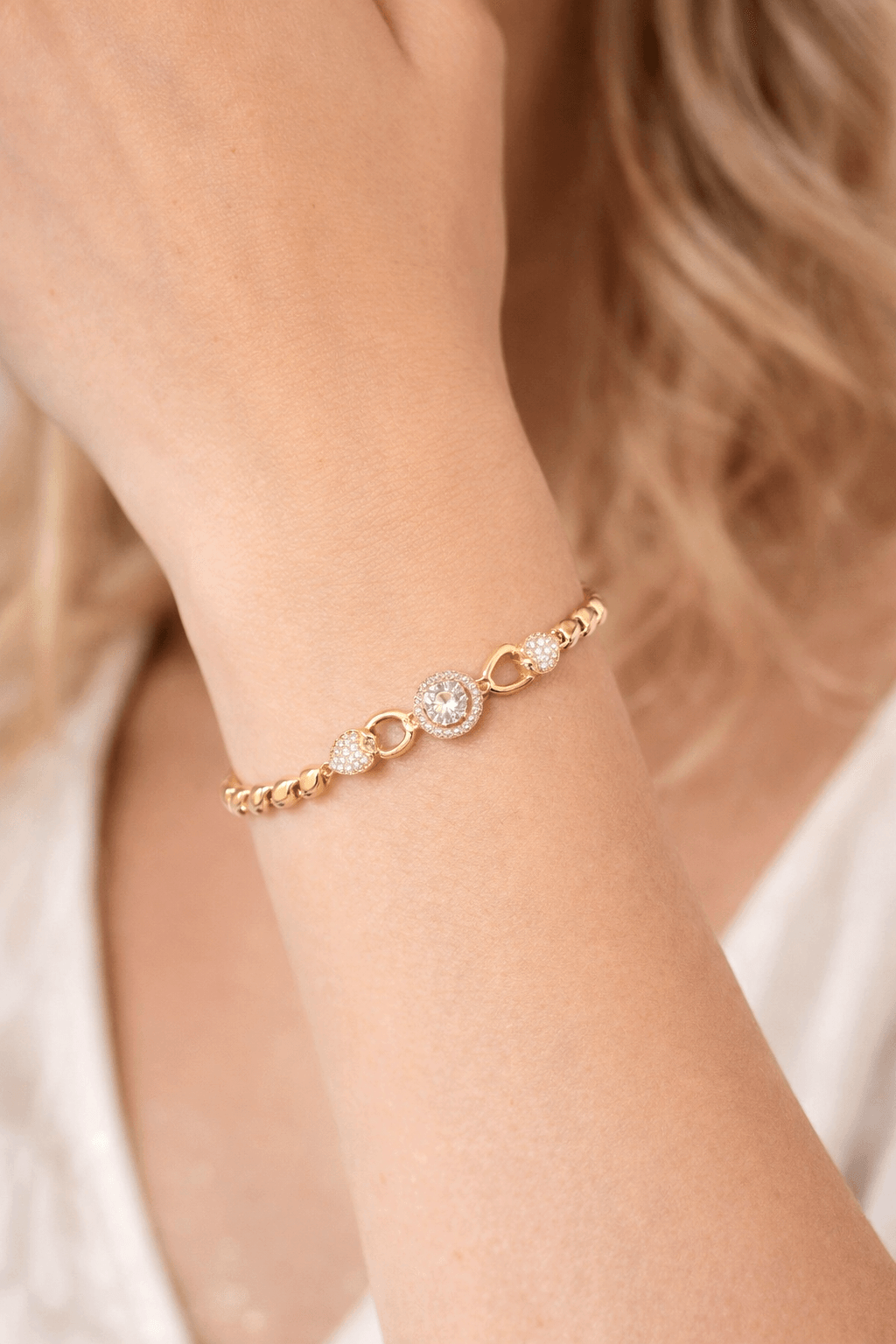 Gold bracelet with a diamond on a person&